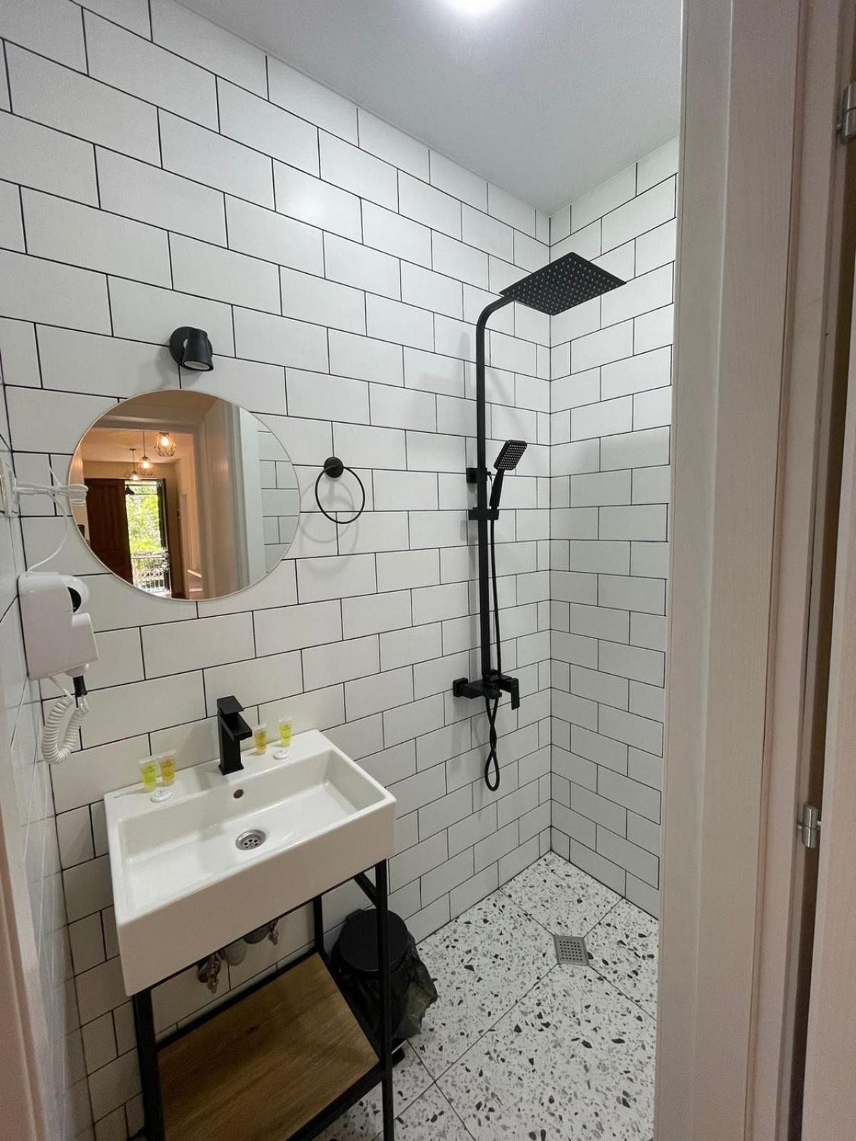 Dro Hotel Kutaisi Bagian luar foto